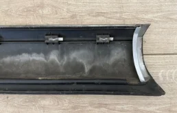 Молдинг двери передний правый для Volkswagen Touareg 2006 года на фотографиях