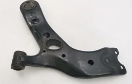 Рычаг передний левый нижний для Toyota RAV4 на фотографиях