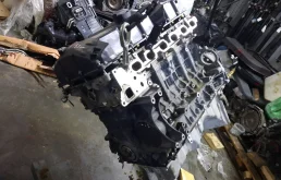 Двигатель без навесного для BMW 5er 2006 года на фотографиях