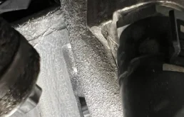 Двигатель без навесного для Porsche Macan 2023 года на фотографиях