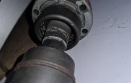 Карданный вал задний для Volvo XC70 2010 года на фотографиях