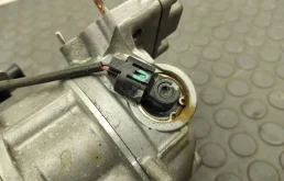 Компрессор кондиционера для BMW 1er 2010 года на фотографиях