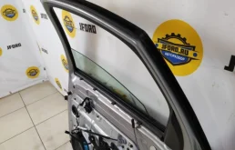 Дверь задняя правая для Volvo S40 2005 года на фотографиях