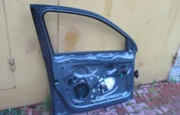 Дверь передняя левая для Volkswagen Jetta 2006 года на фотографиях