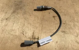 Лямбда-зонд (верхний) для Nissan X-Trail на фотографиях