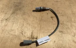 Лямбда-зонд (верхний) для Nissan X-Trail на фотографиях