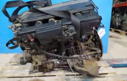 Двигатель без навесного для BMW 5er 2004 года на фотографиях