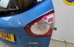 Дверь багажника для Ford Kuga 2012 года на фотографиях