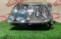 Фара левая для Nissan X-Trail 2000 года на фотографиях
