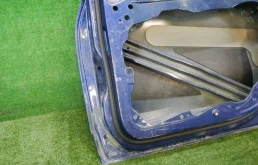 Дверь передняя правая для Volkswagen Touareg 2013 года на фотографиях