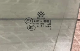 Стекло двери переднее левое для Volkswagen Passat 2005 года на фотографиях