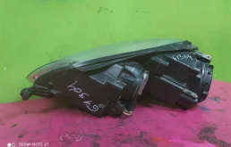 Фара ксенон левая для Volkswagen Jetta 2009 года на фотографиях