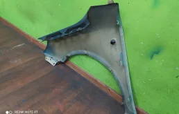 Крыло правое для Skoda Fabia 2011 года на фотографиях