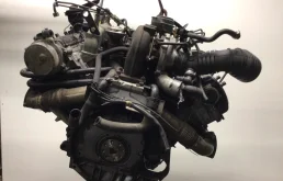 Двигатель для Audi A6 2001 года на фотографиях