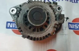 Генератор для Nissan X-Trail 2000 года на фотографиях