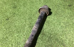 Карданный вал задний для Volkswagen Touareg 2014 года на фотографиях