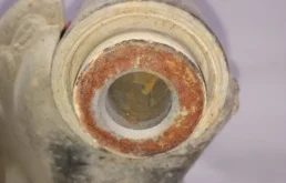 Усилитель переднего бампера для Nissan X-Trail 2005 года на фотографиях