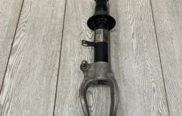 амортизатор передний правый от полноприводной (3131 6866608) для BMW 5er G30 2016-2023