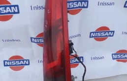 Фонарь внешний правый для Nissan X-Trail 2005 года на фотографиях