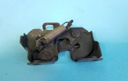 Замок капота левый для Infiniti FX 2014 года на фотографиях