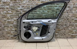 Двери для Audi A4 2007 года на фотографиях