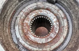 Кулак поворотный правый для Mercedes-Benz M class 2012 года на фотографиях