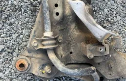 Подрамник двигателя для Nissan Murano 2014 года на фотографиях