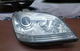 Фара правая для Mercedes-Benz M class 2005 года на фотографиях