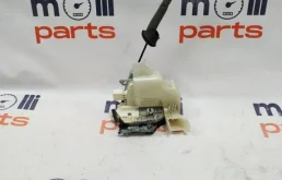 Уплотнитель передней правой двери для Audi A4 2011 года на фотографиях