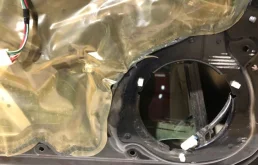 Дверь передняя левая для Suzuki SX4 2009 года на фотографиях