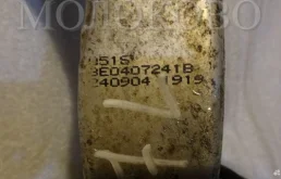 Кулак поворотный левый для Audi A4 2006 года на фотографиях