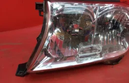 Фара левая для Toyota Land Cruiser 2010 года на фотографиях