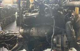 Двигатель для Nissan Pathfinder 2000 года на фотографиях