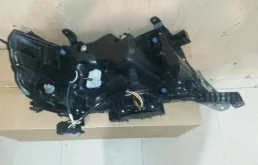 Фара ксенон левая для Toyota Land Cruiser 2020 года на фотографиях