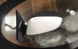 Стекла и зеркала для Toyota RAV4 2015 года на фотографиях