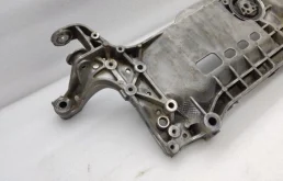 Подрамник двигателя для Volkswagen Tiguan 2015 года на фотографиях