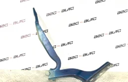 Петля капота левая для Peugeot 308 2010 года на фотографиях