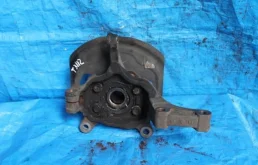 Кулак поворотный левый для Nissan X-Trail 2012 года на фотографиях