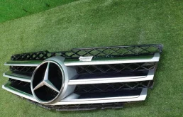 Решетка радиатора для Mercedes-Benz GLK class 2008 года на фотографиях