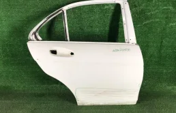 Дверь задняя правая для Mercedes-Benz C class 2010 года на фотографиях