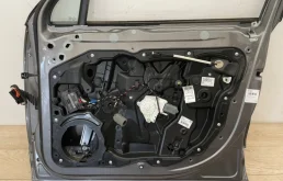 Дверь передняя правая для Volkswagen Touareg 2015 года на фотографиях