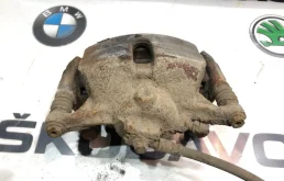 Суппорт передний правый для Skoda Octavia 2013 года на фотографиях