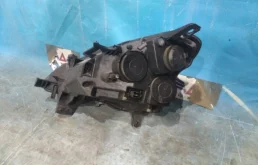 Фара правая для Peugeot Partner 2010 года на фотографиях