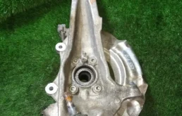 Кулак поворотный левый для BMW 5er 2017 года на фотографиях