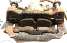 Суппорт передний правый для Skoda Octavia 2013 года на фотографиях