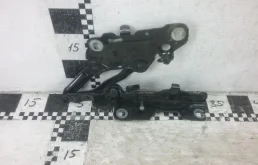 Петля капота правая для BMW X3 2019 года на фотографиях