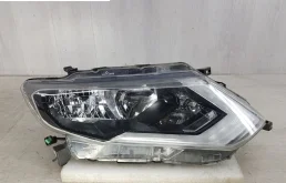 Фонарь правый для Nissan X-Trail 2021 года на фотографиях