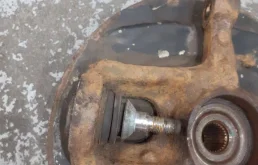 Кулак поворотный правый для Mercedes-Benz GL class 2006 года на фотографиях