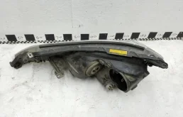 Фара ксенон левая для Toyota RAV4 2014 года на фотографиях