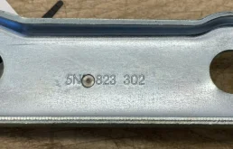 Крепление петли капота для Volkswagen Tiguan на фотографиях